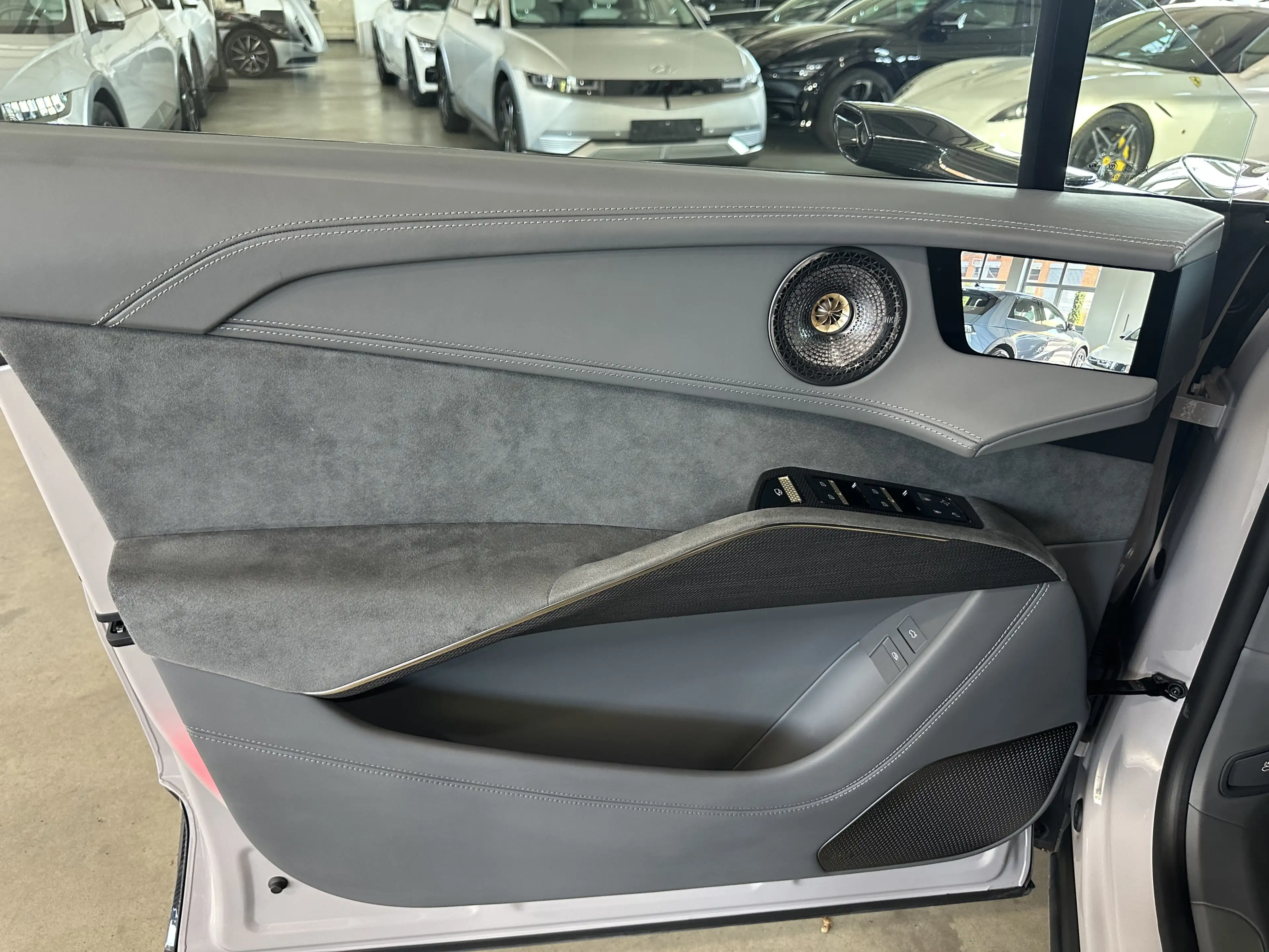 Lotus Eletre R 900 Sport Carbon Executive 23 HUD KEF — photo 11