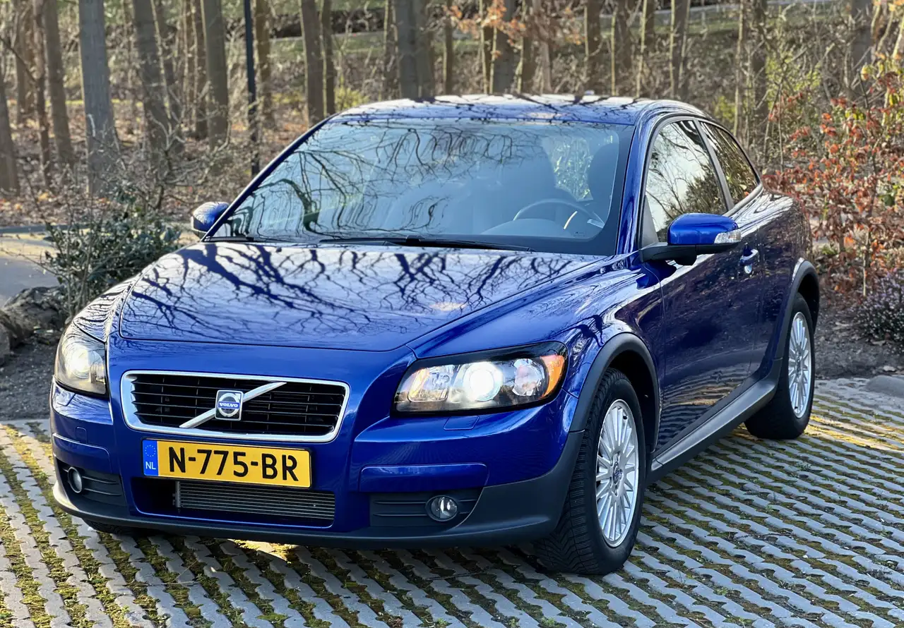 Volvo C30 2.4i — photo 1 of 10