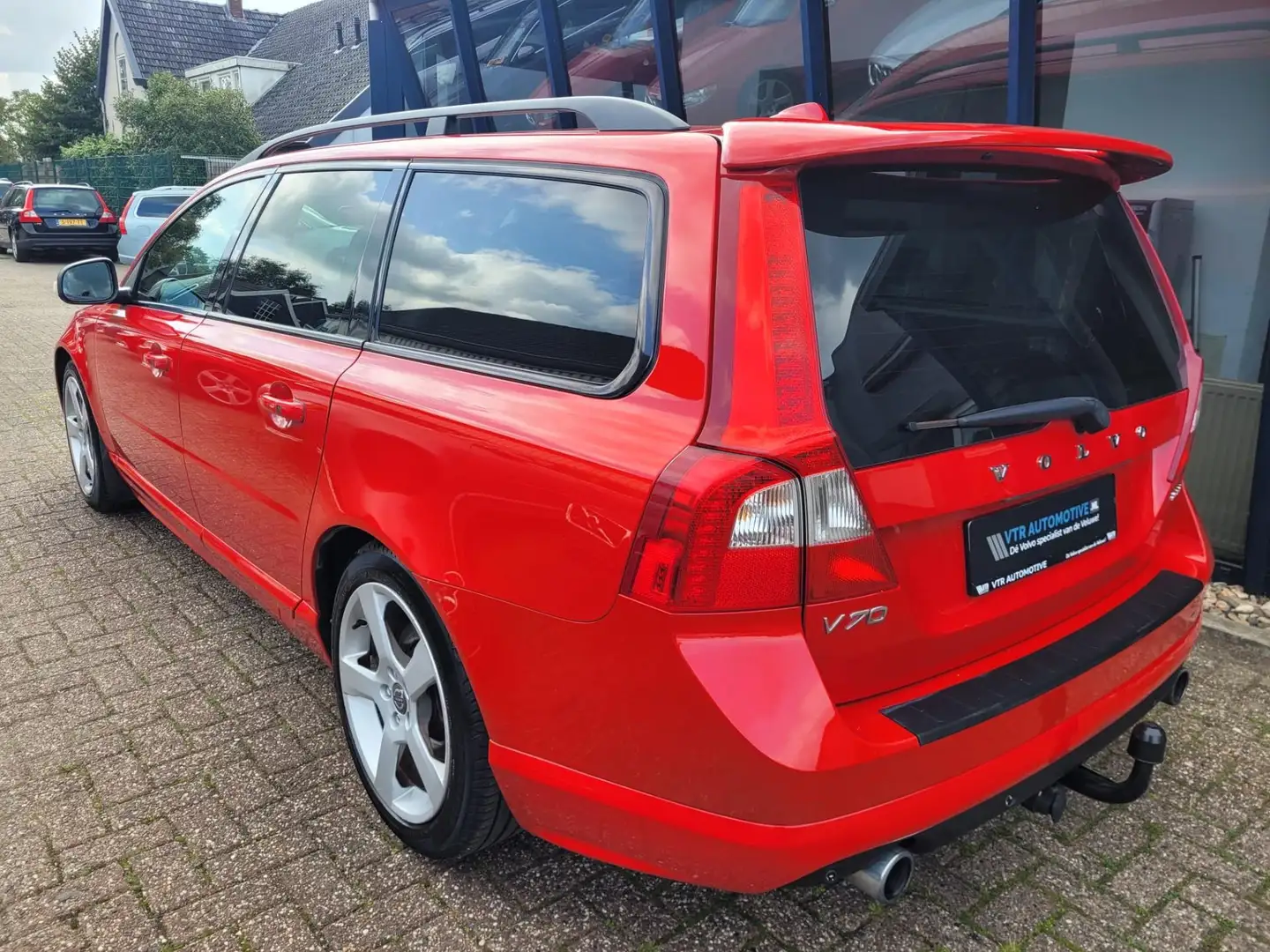 Volvo V70 2.5FT R-Design 230PK Automaat LEER / XENON / PDC / Rouge - 2