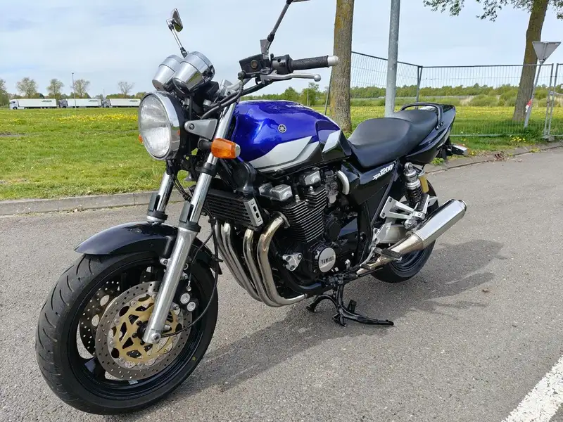 Yamaha XJR 1200