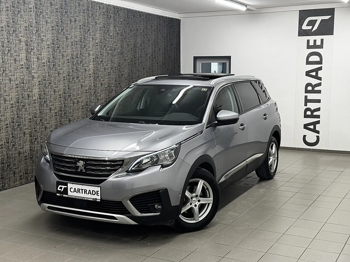 Peugeot 5008 1,6 BlueHDI 120 S&S EAT6 Allure / PANORAMAD./ N... Grau - 2