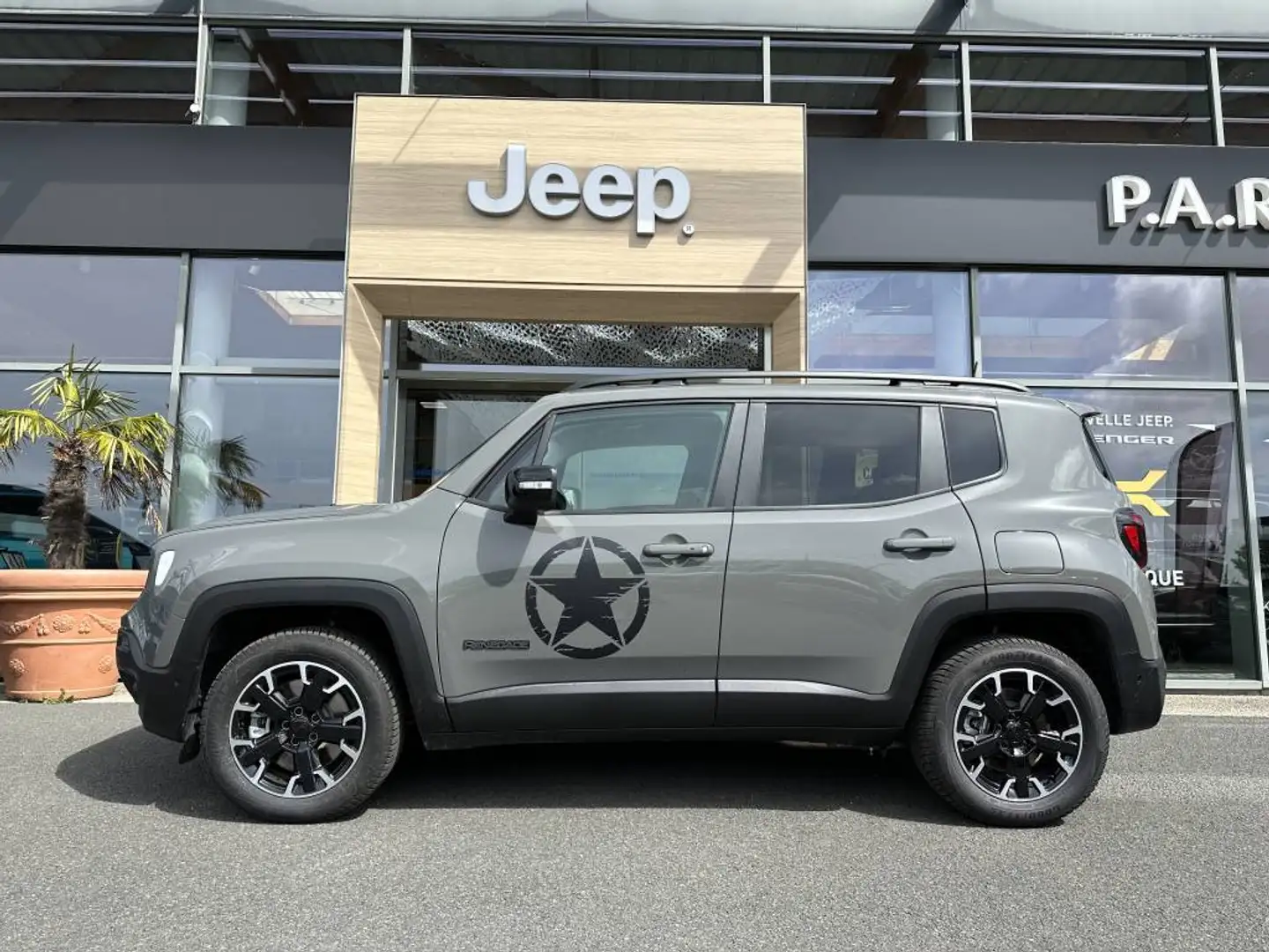 Jeep Renegade RENEGADE 1.3 T T4 240 CH PHEV BVA6 4XE UPLAND 180 - 2