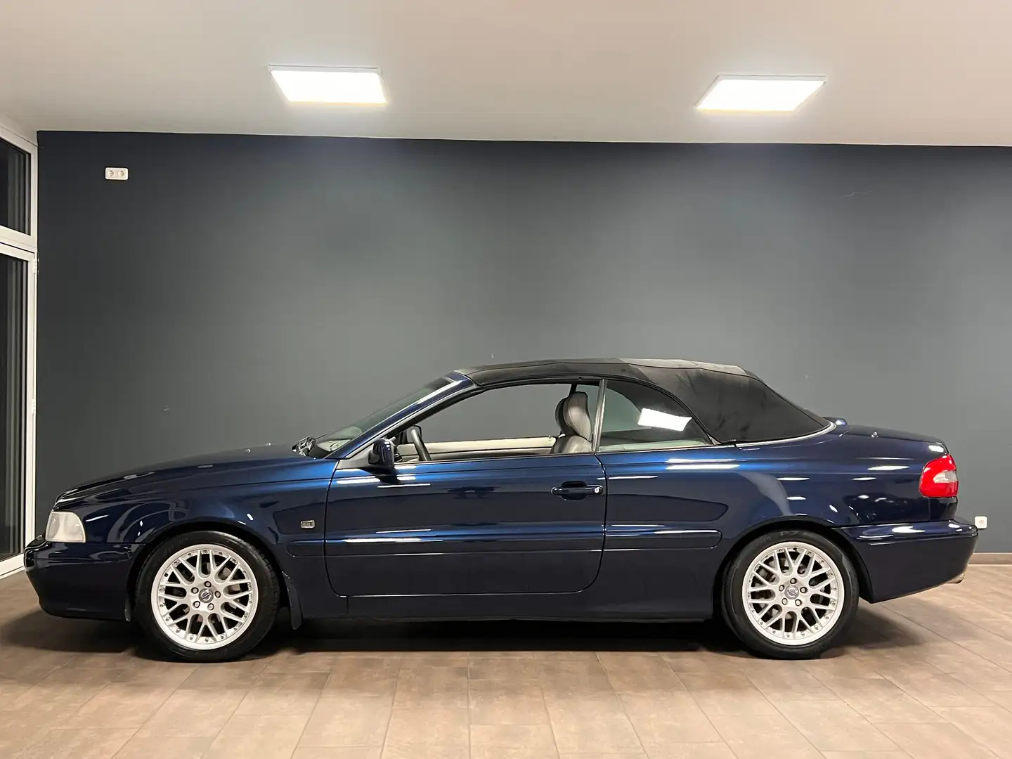 Volvo C70 S Cabriolet 2.0T/AUTOMATIK/TEMPOMAT/SHZ/ Blau - 2