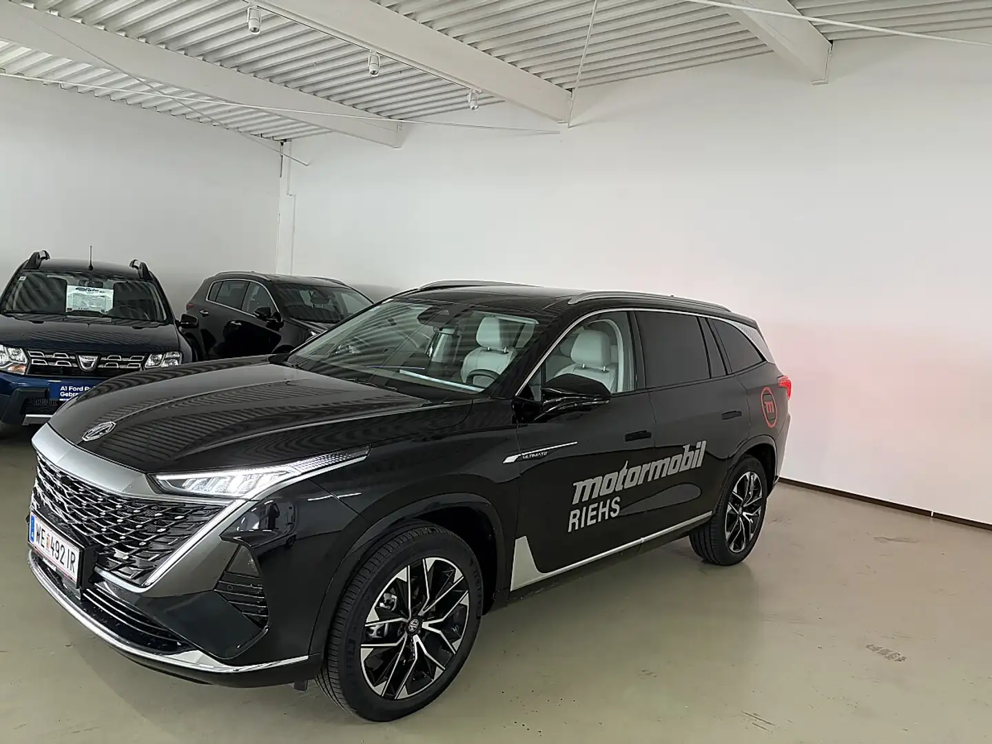 MG MGS9 1,5 PHEV Luxury Schwarz - 2