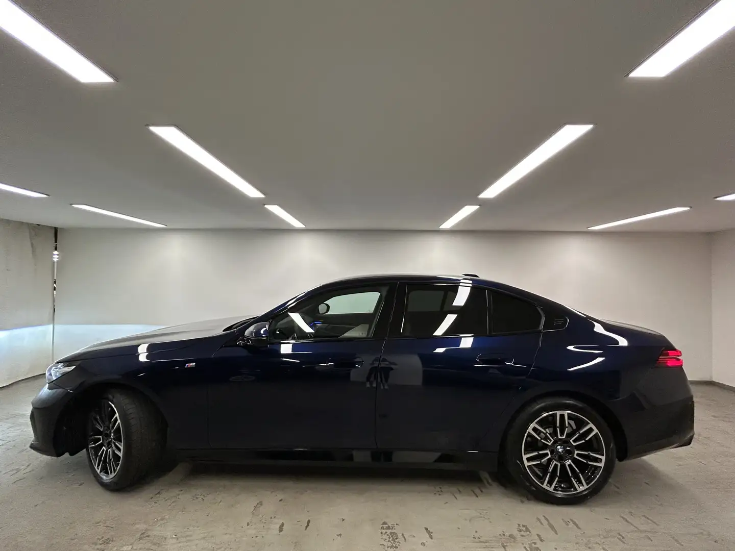 BMW 520 d xDrive Limousine M Sportpaket DA. Plus PA. Plus Blau - 2