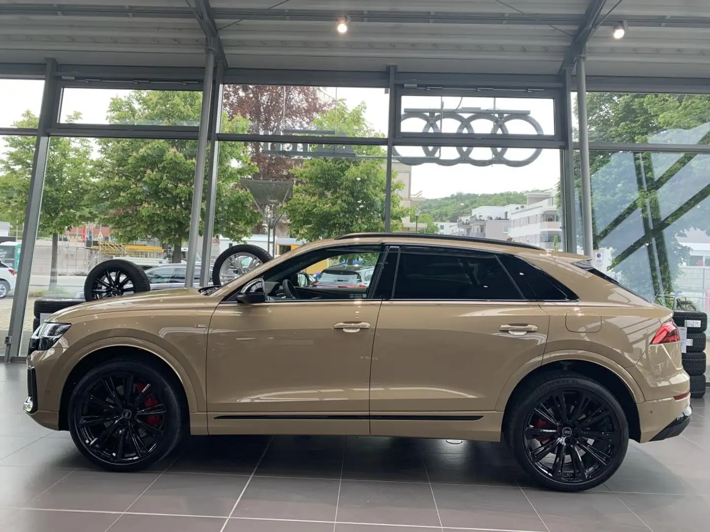 Audi Q8 60 TFSI e quattro sakhirgold Pano*Allradlenkung*AH Gold - 2
