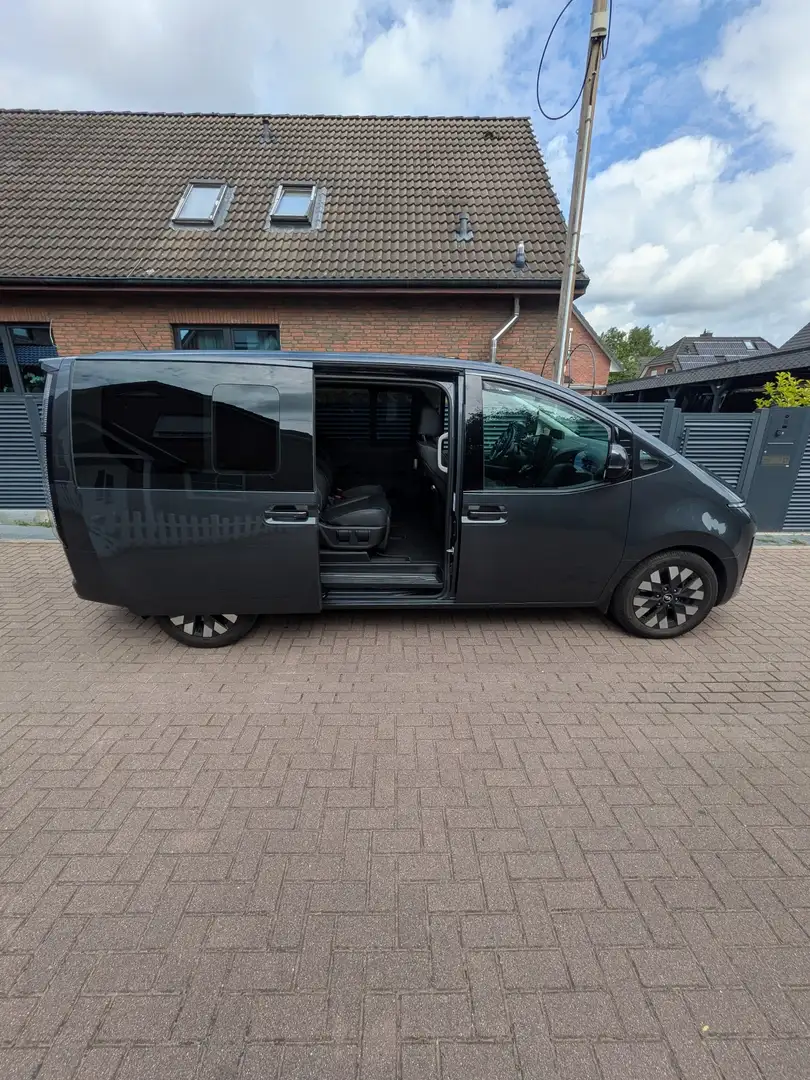 Hyundai STARIA 2.2 CRDi Signature - 1