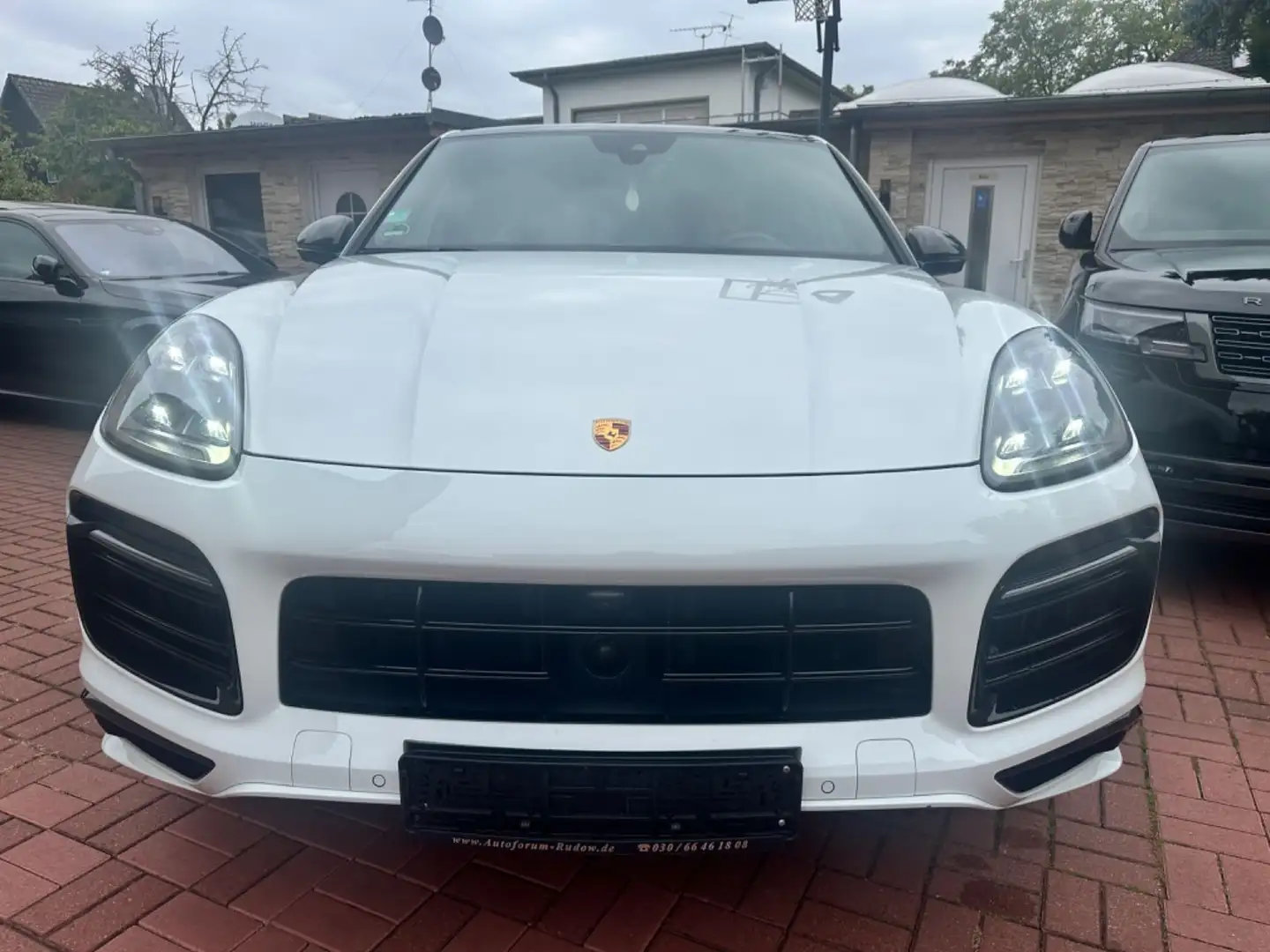 Porsche Cayenne Coupe GTS CLUBLEDER+STAND+APPROVED 12/25 Weiß - 2