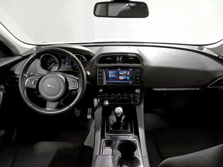 Jaguar F-Pace 2018, foto 7
