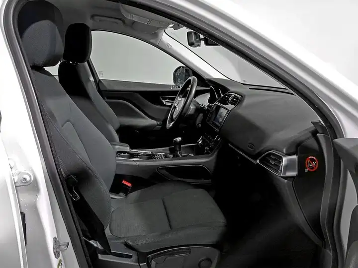 Jaguar F-Pace 2018, foto 11