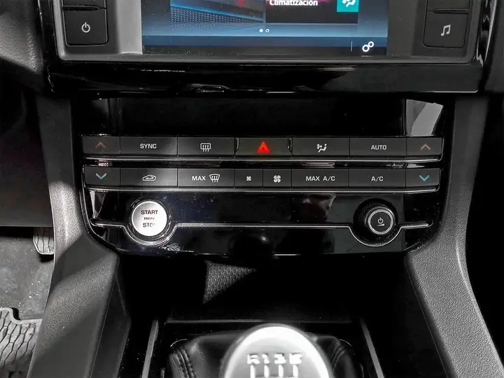 Jaguar F-Pace 2018, foto 18