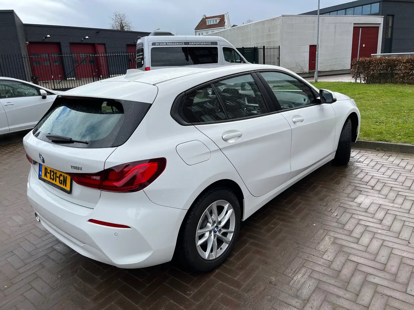 BMW 118 Executive Edition Pano Wit - 2