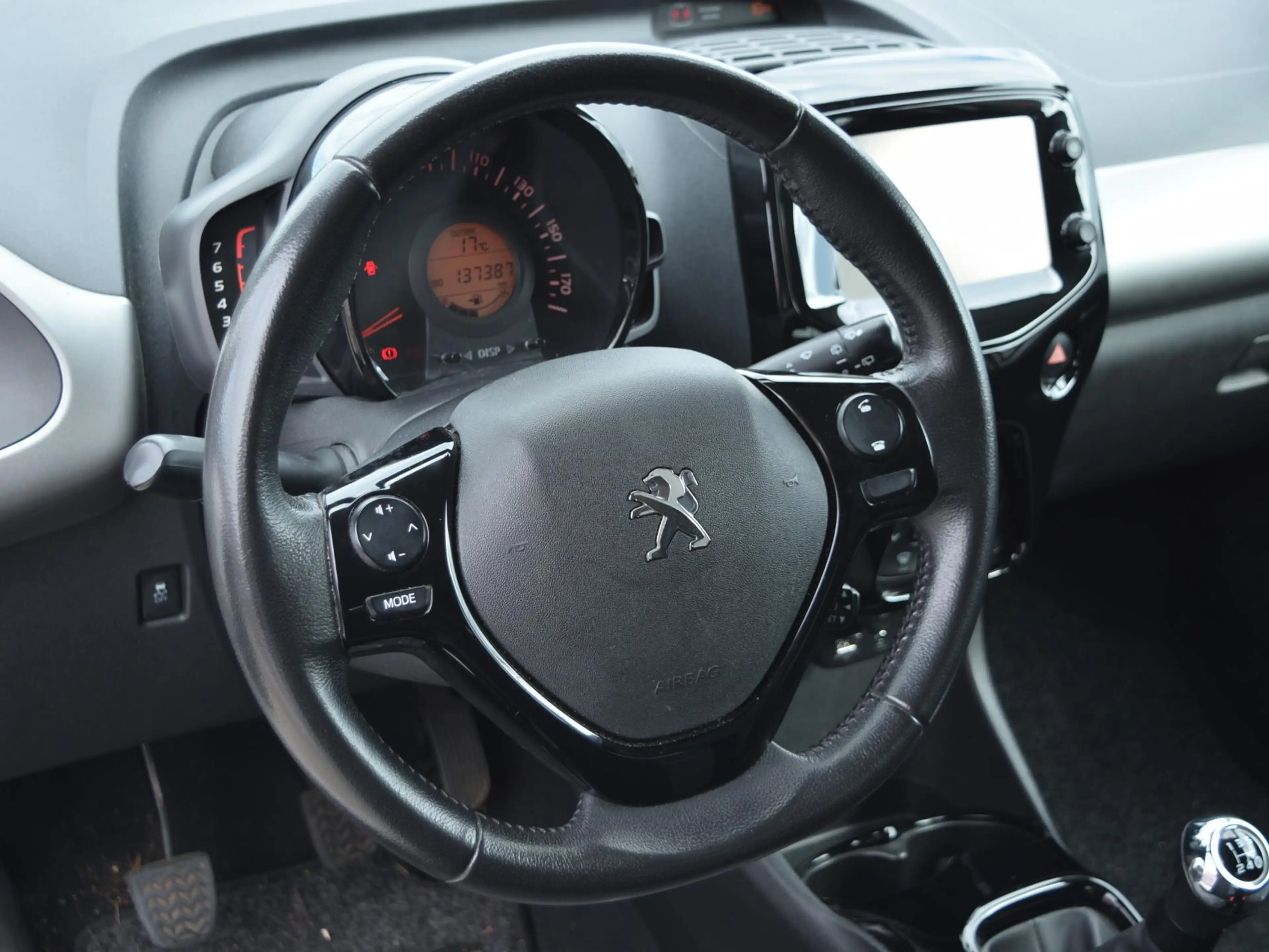 Peugeot 108 1.0 e-VTi Allure — photo 6