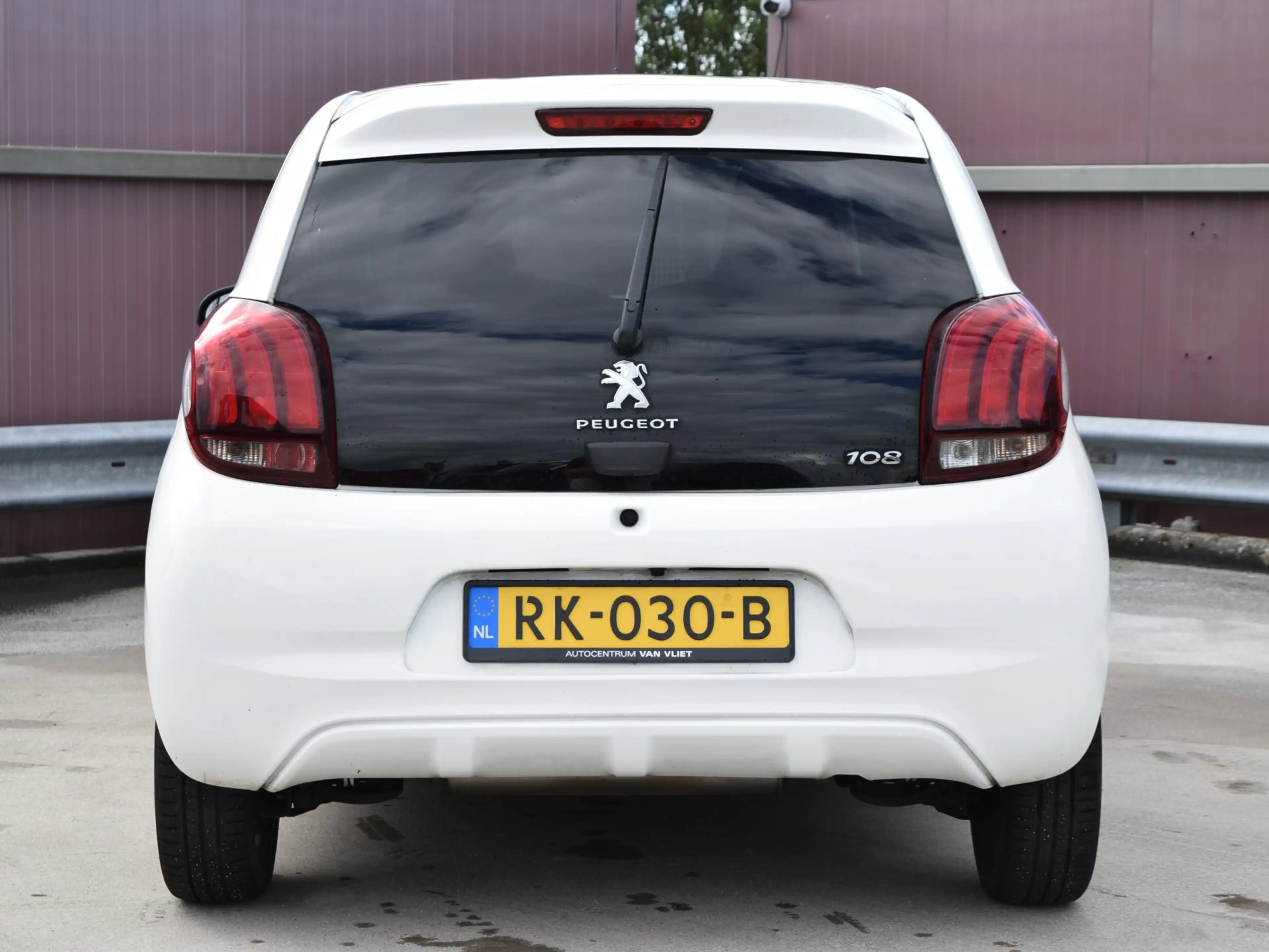 Peugeot 108 1.0 e-VTi Allure — photo 5