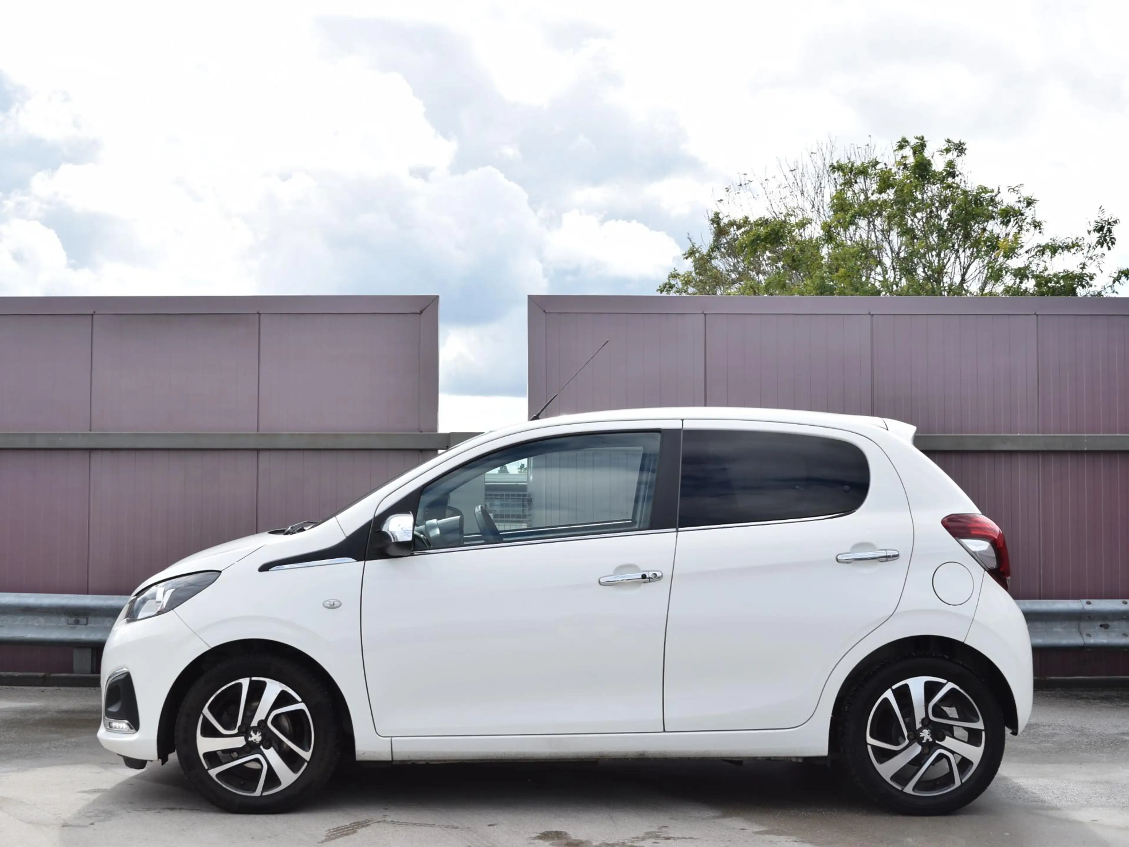 Peugeot 108 1.0 e-VTi Allure — photo 2