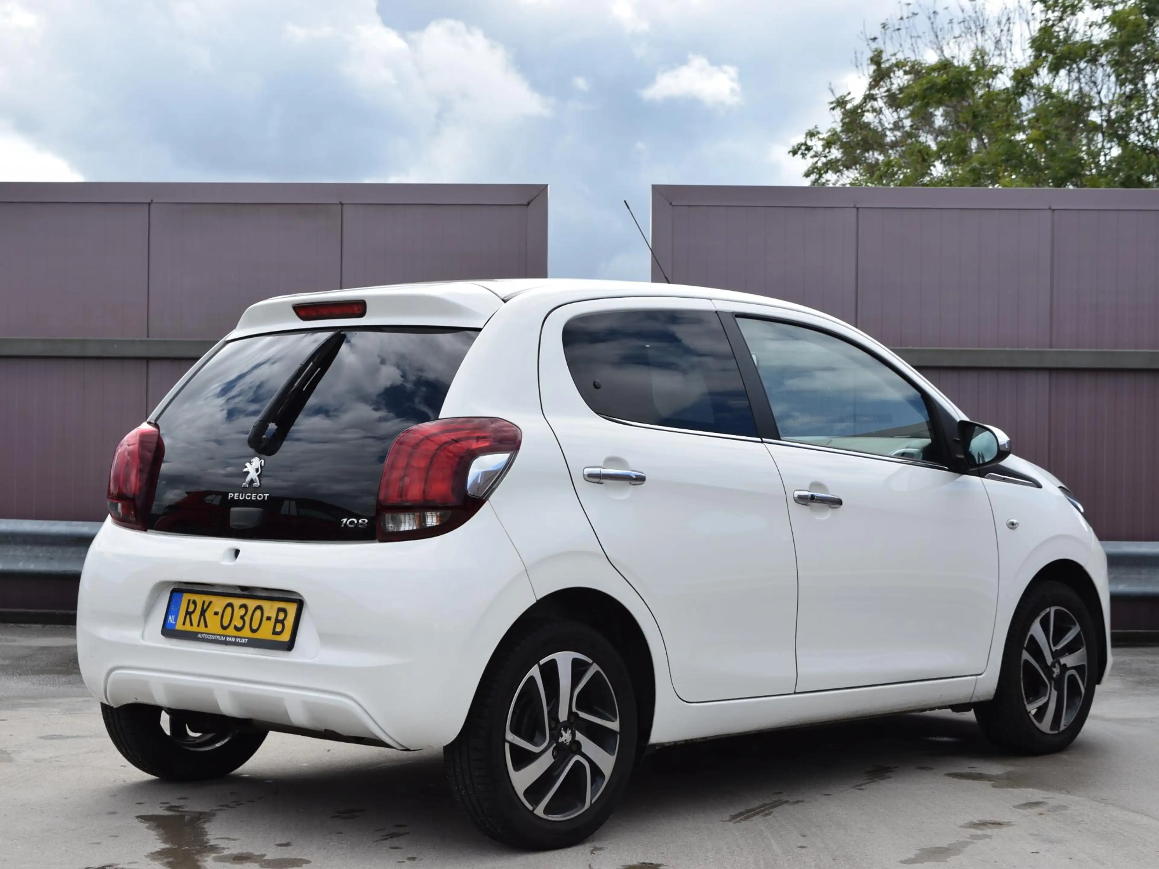 Peugeot 108 1.0 e-VTi Allure — photo 3