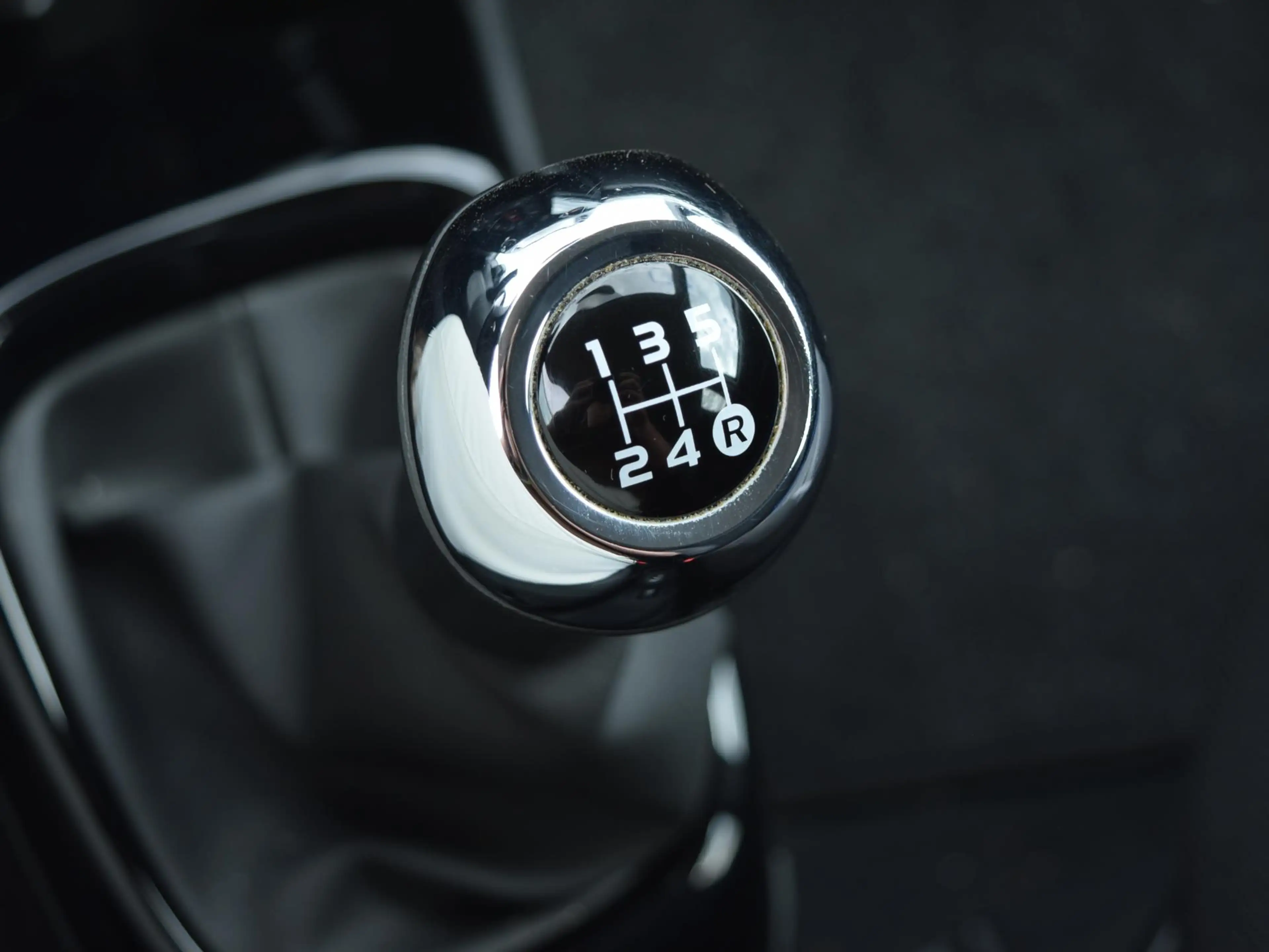 Peugeot 108 1.0 e-VTi Allure — photo 15