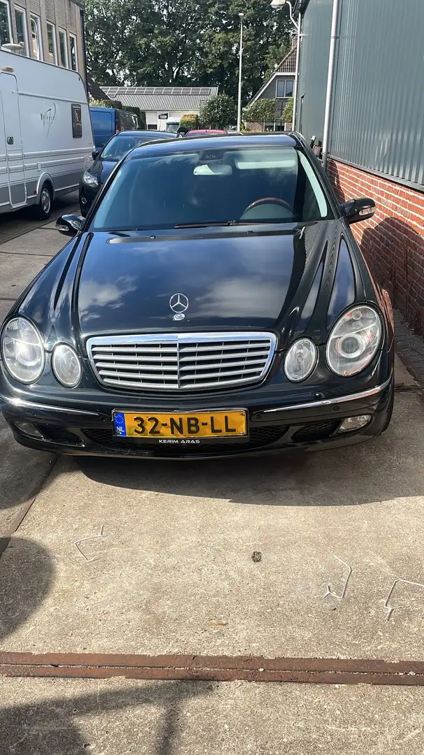 Mercedes-Benz E 270 CDI Avantgarde Schwarz - 2