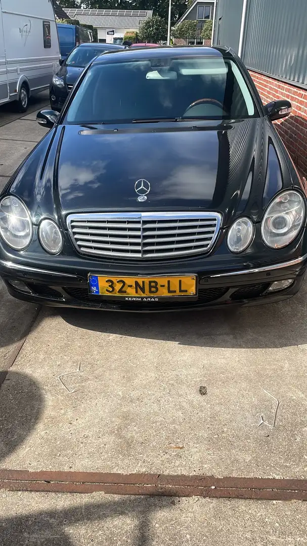 Mercedes-Benz E 270 CDI Avantgarde Schwarz - 1