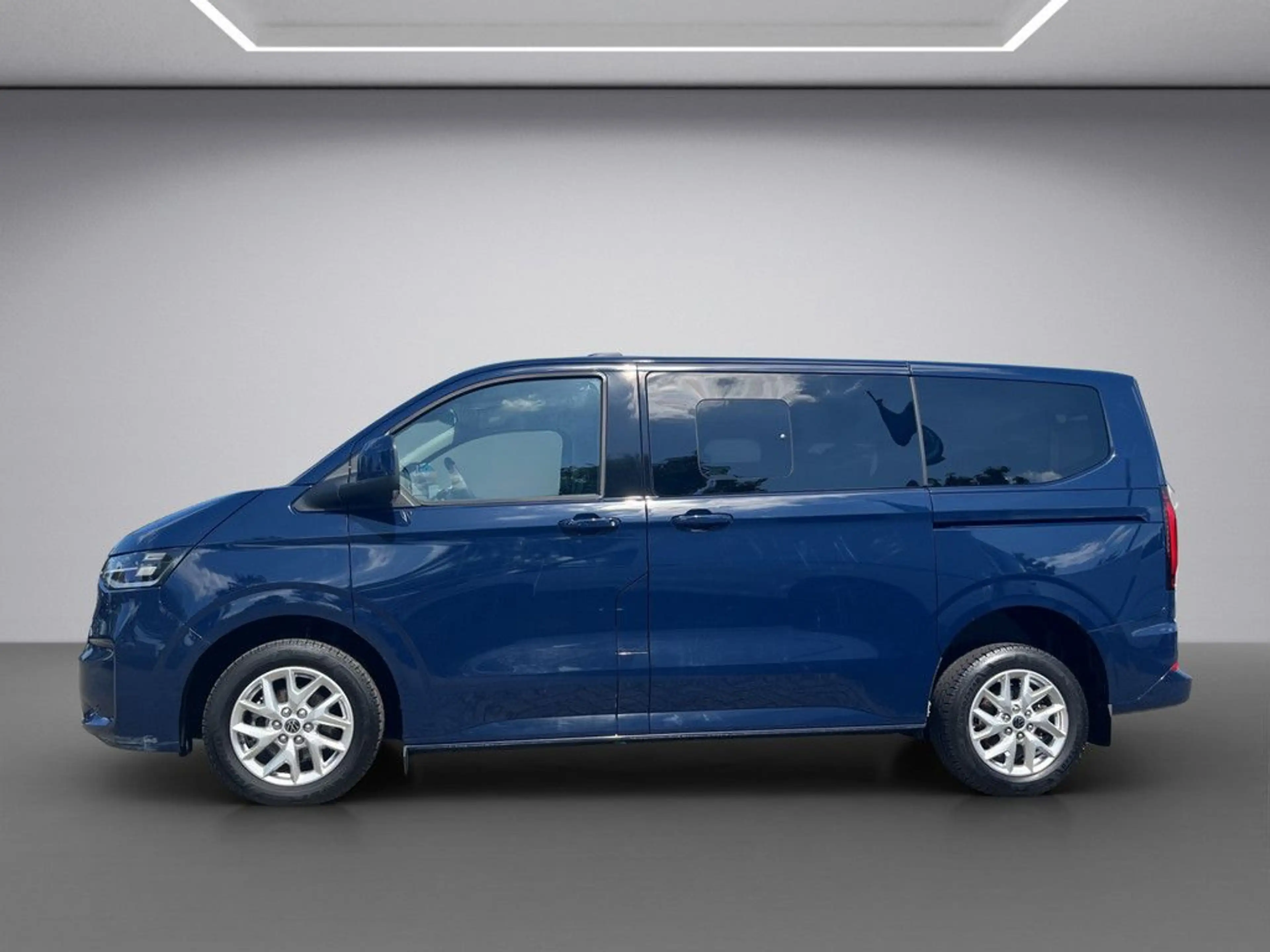 Volkswagen T7 Caravelle Style 2.0TDI 110kW AG8 MATRIX-LED — photo 2