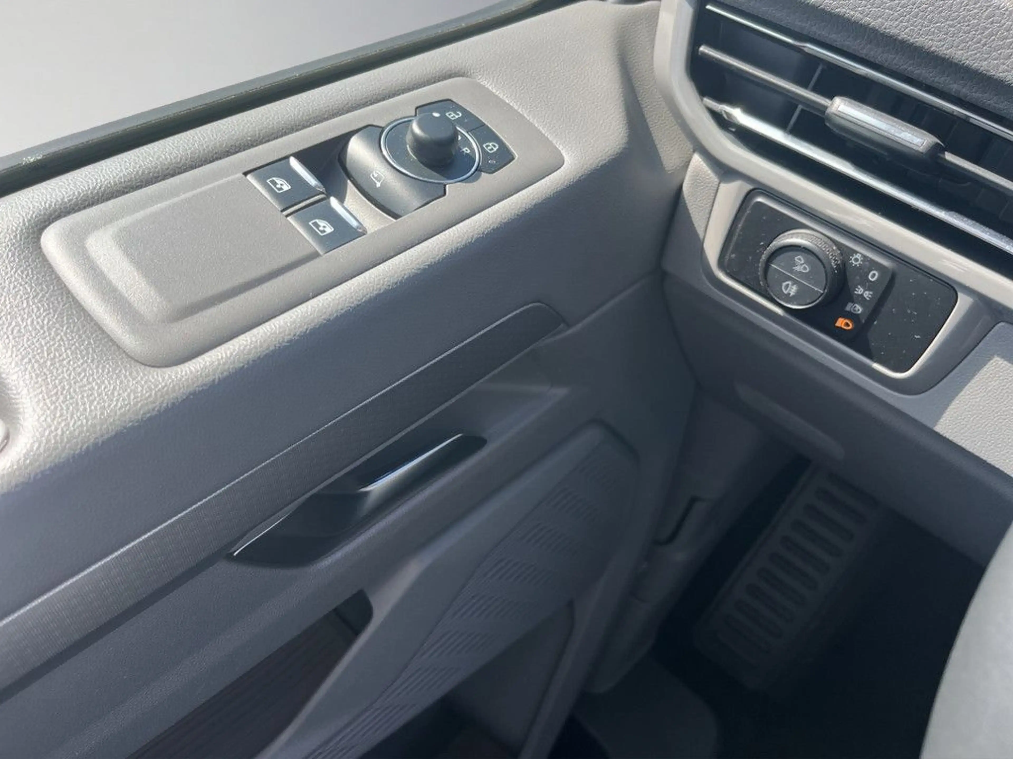 Volkswagen T7 Caravelle Style 2.0TDI 110kW AG8 MATRIX-LED — photo 15