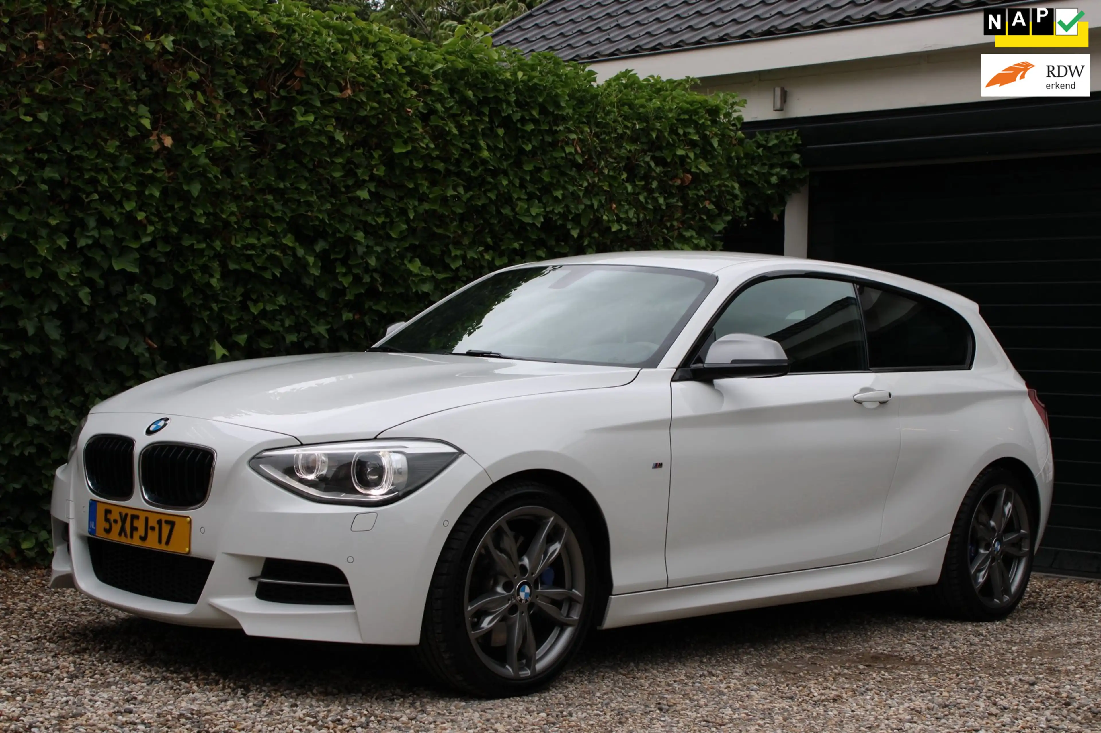 BMW 135 1-serie M135i xDrive High Executive