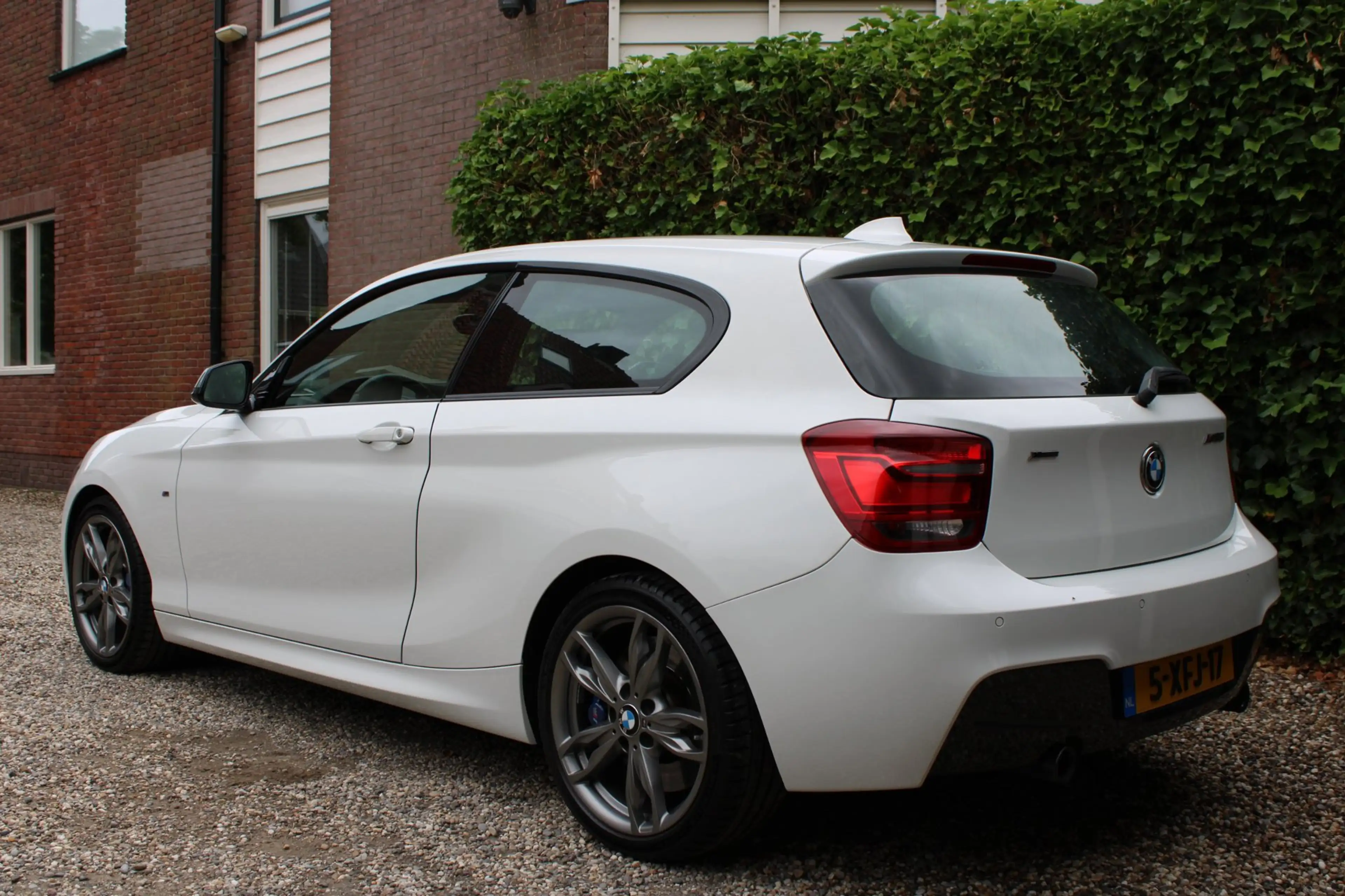 BMW 135 1-serie M135i xDrive High Executive — photo 2