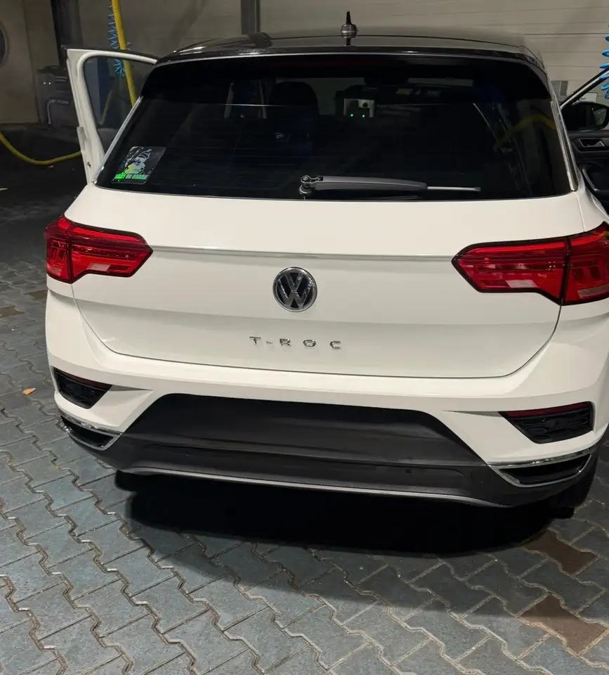 Volkswagen T-Roc — photo 1 of 19