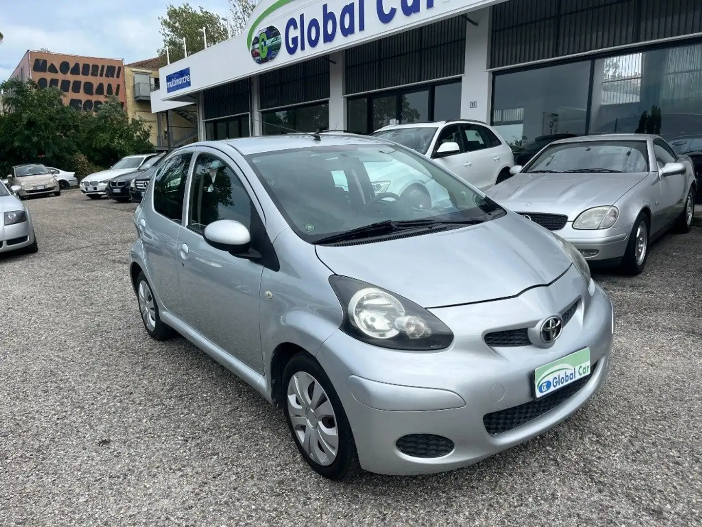 Toyota Aygo 1.0 12V VVT-i 5 porte Sol AUTOMATICA Argento - 1
