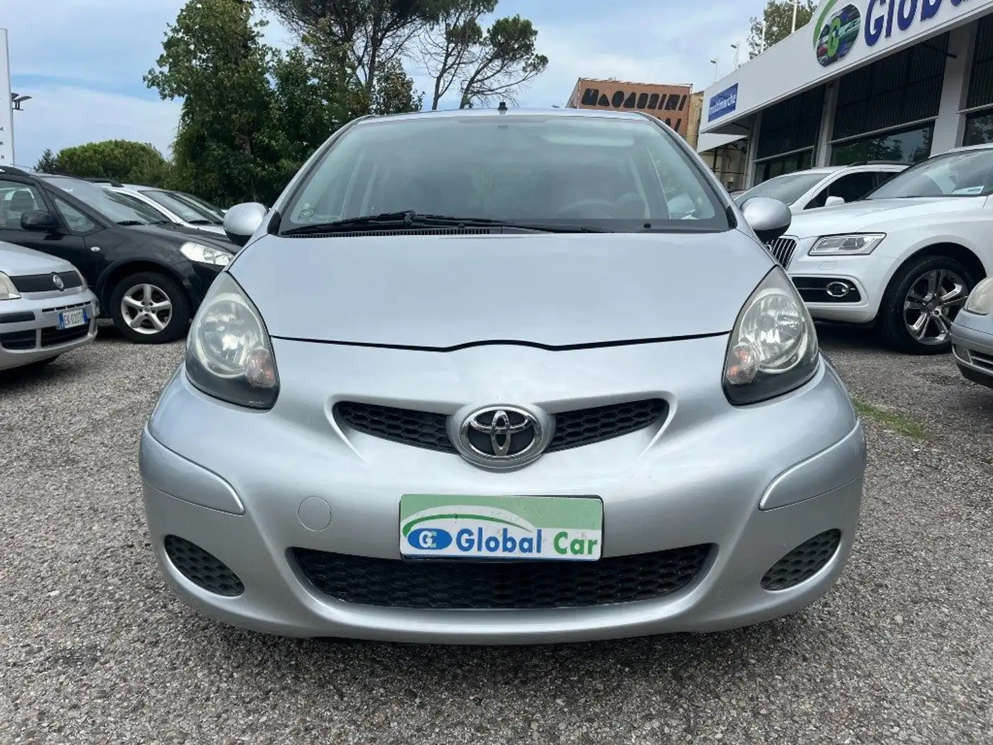 Toyota Aygo 1.0 12V VVT-i 5 porte Sol AUTOMATICA Argento - 2