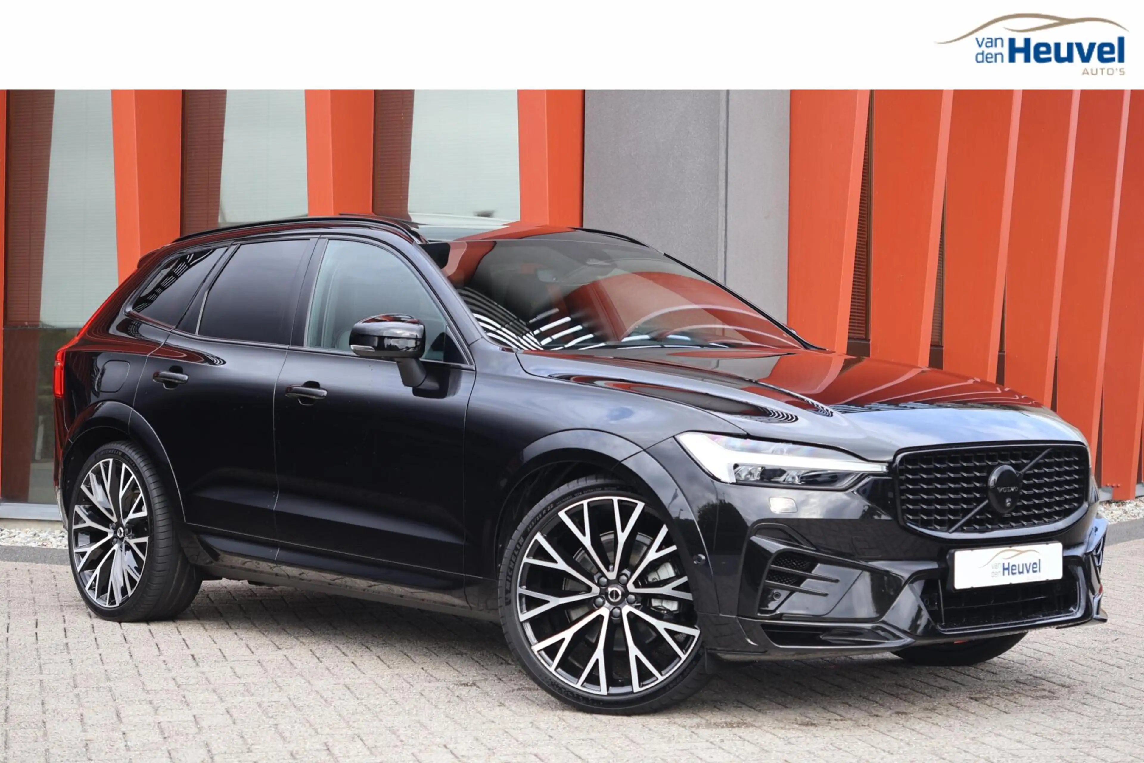 Volvo XC60 T8 Recharge AWD HEICO Black Edition | Stoelverwarm