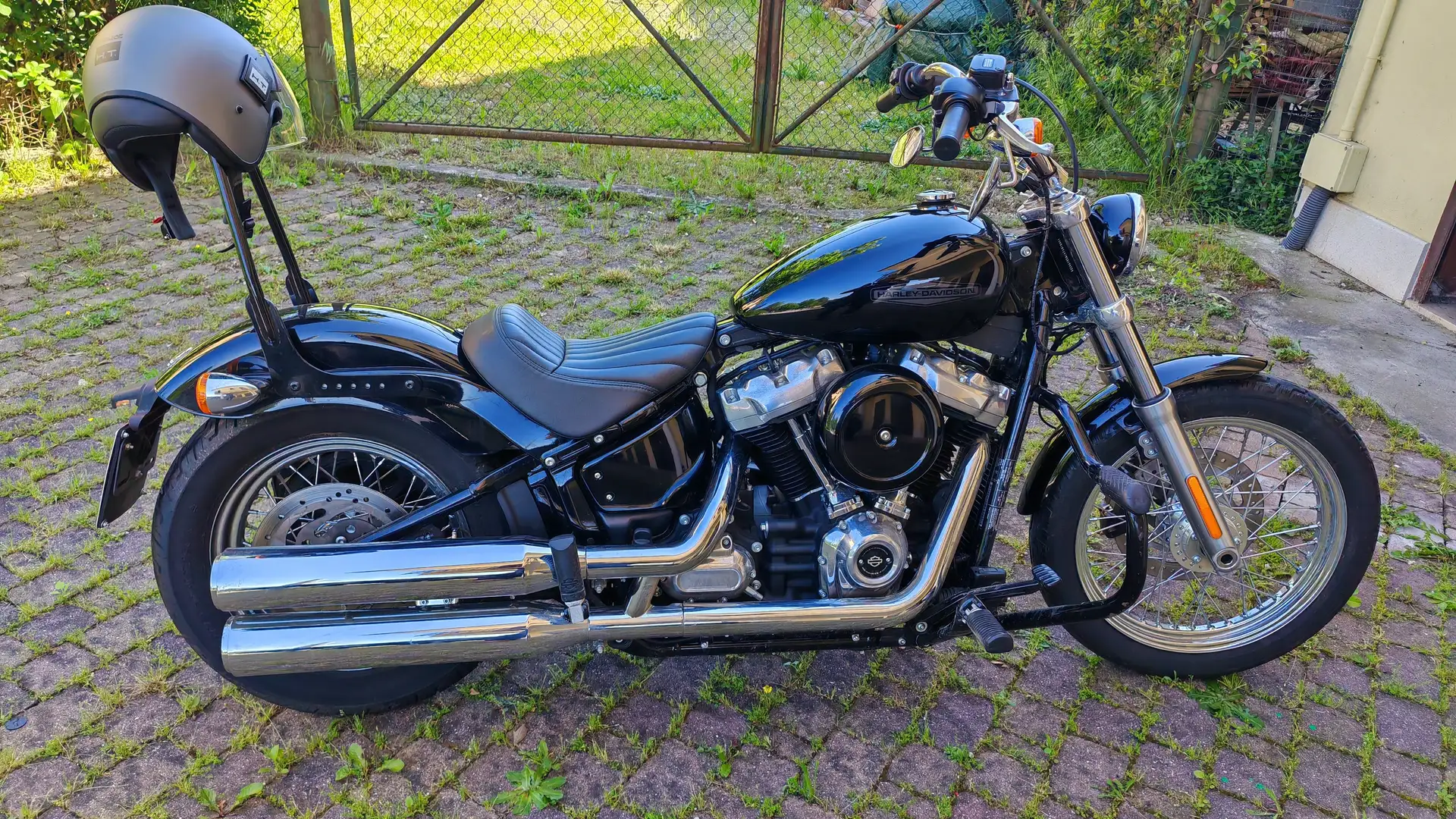 Harley-Davidson Softail 1745 cc   anno 2020. Negro - 2