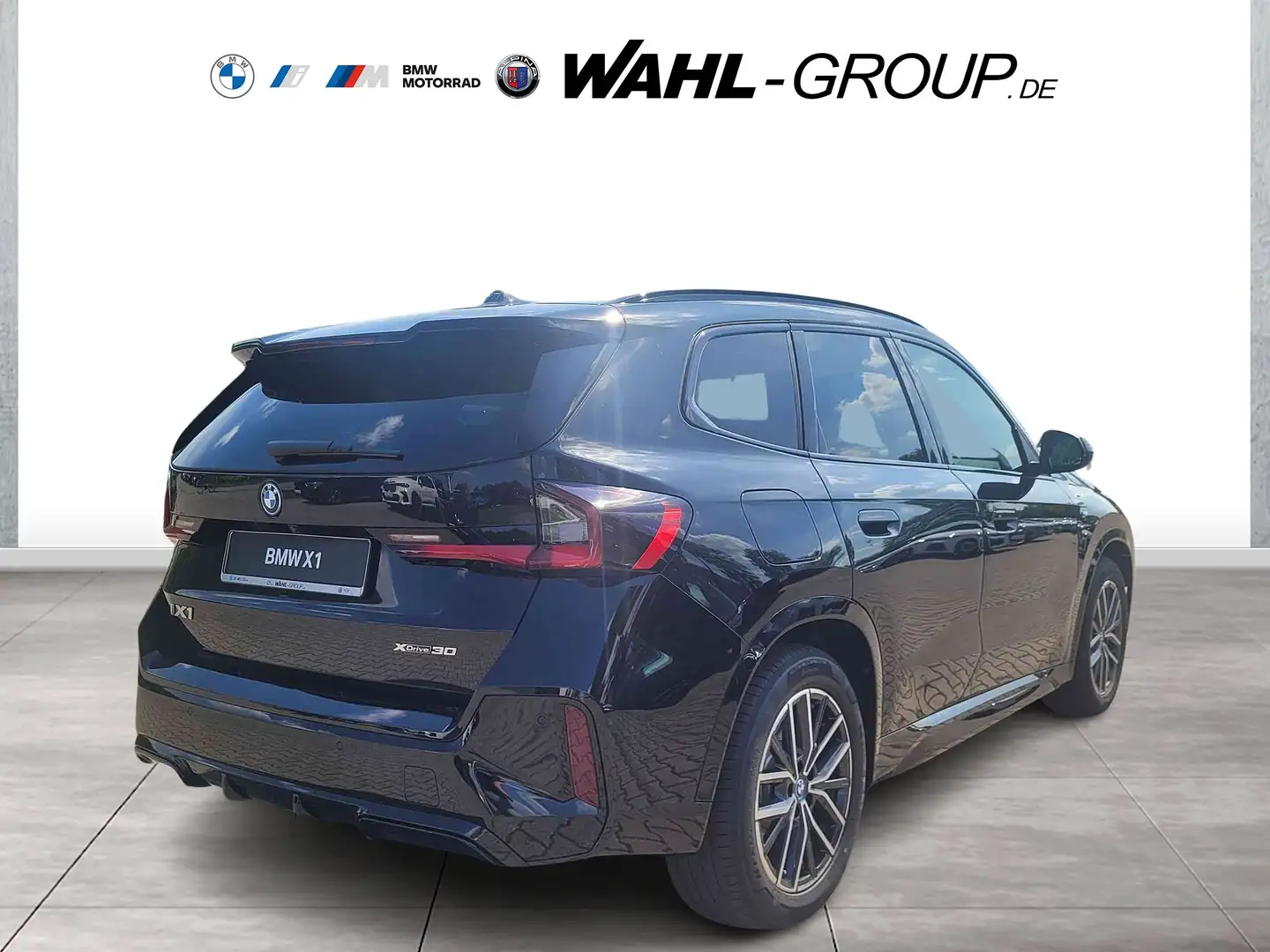 BMW iX1 xDrive30 M Sport HeadUpeSitze Adapt LED HarmanKard Schwarz - 2