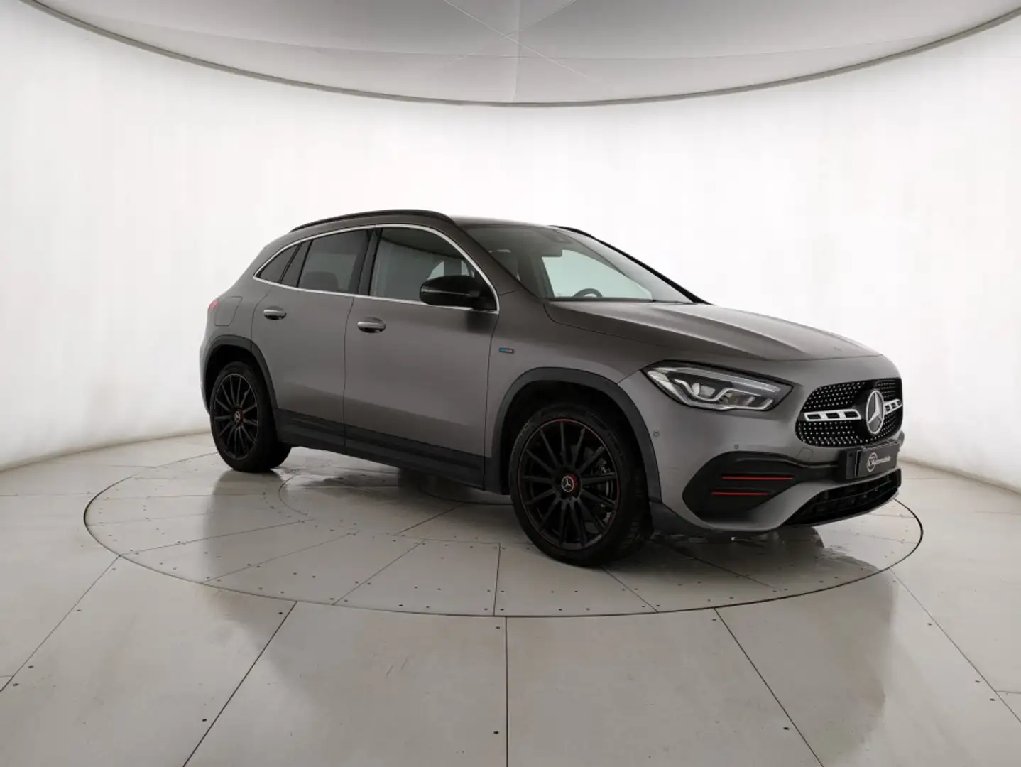 Mercedes-Benz GLA 250 GLA 250 e phev (eq-power) Premium auto Grigio - 1