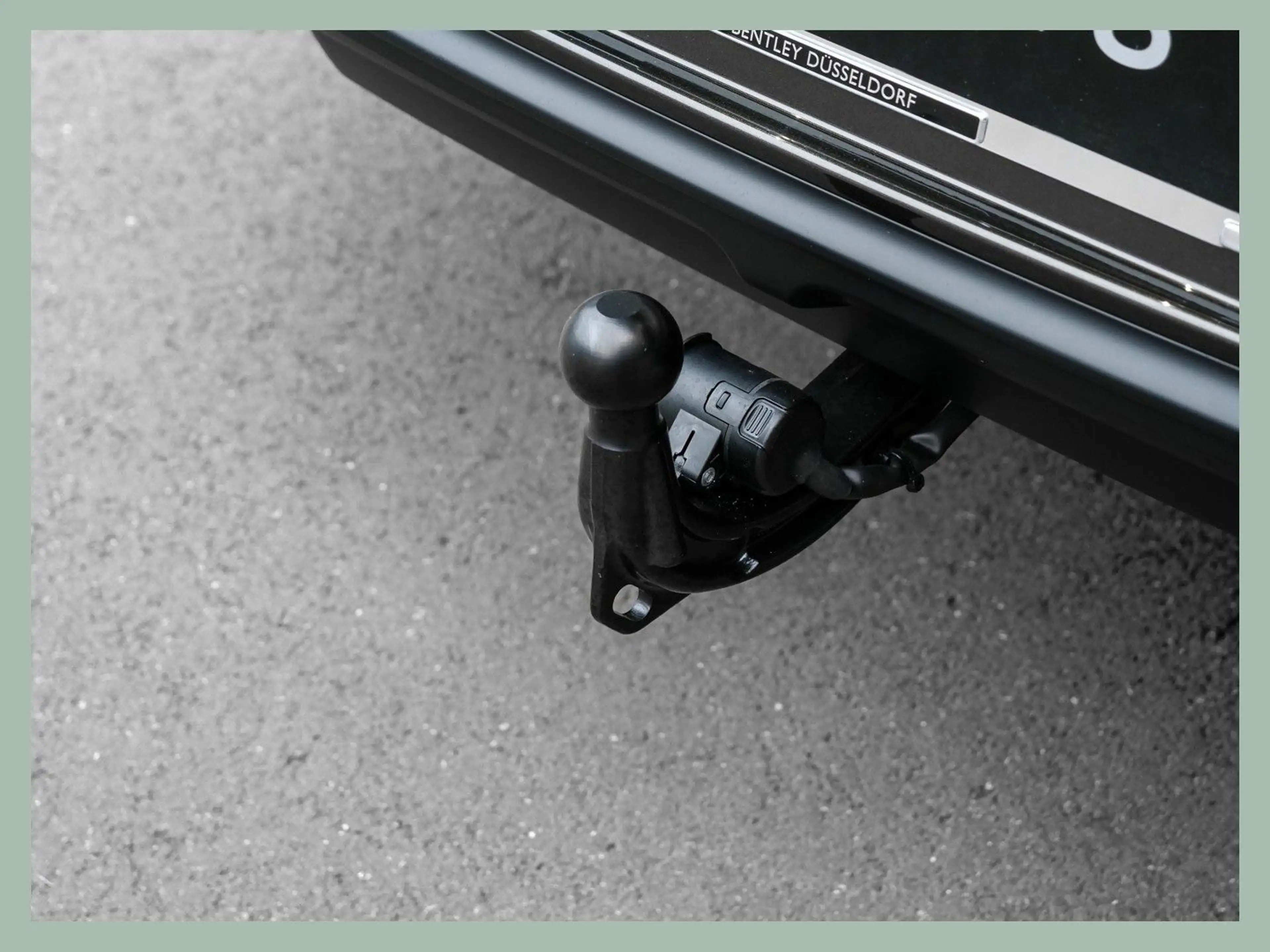 Bentley Bentayga V8 Azure // BENTLEY DÜSSELDORF — photo 8