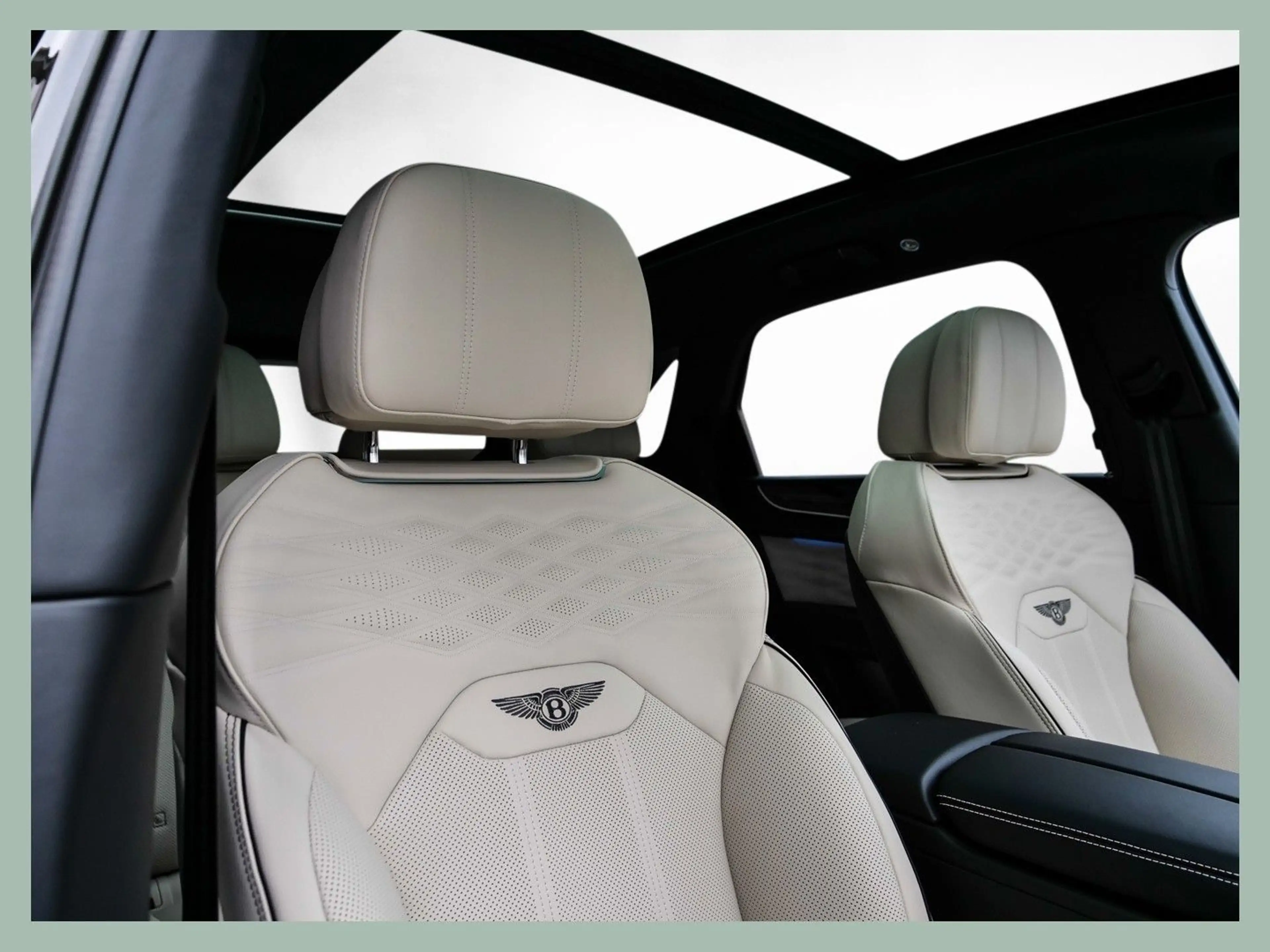 Bentley Bentayga V8 Azure // BENTLEY DÜSSELDORF — photo 14