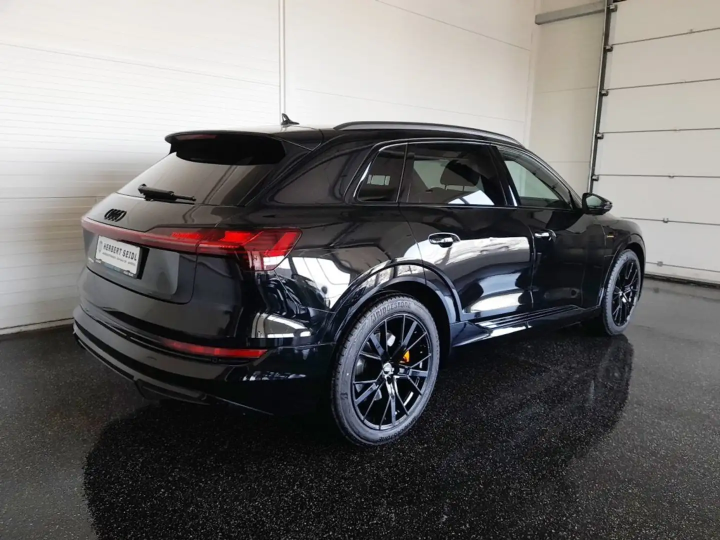 Audi e-tron 55 quattro S-LINE BLACK EDITION *NP: € 110.507,-- / MATRIX-LED / 21 ZOLL / NACHTSICHTASSIST / MEMORY / HEAD-UP / B&O SOUN Schwarz - 2