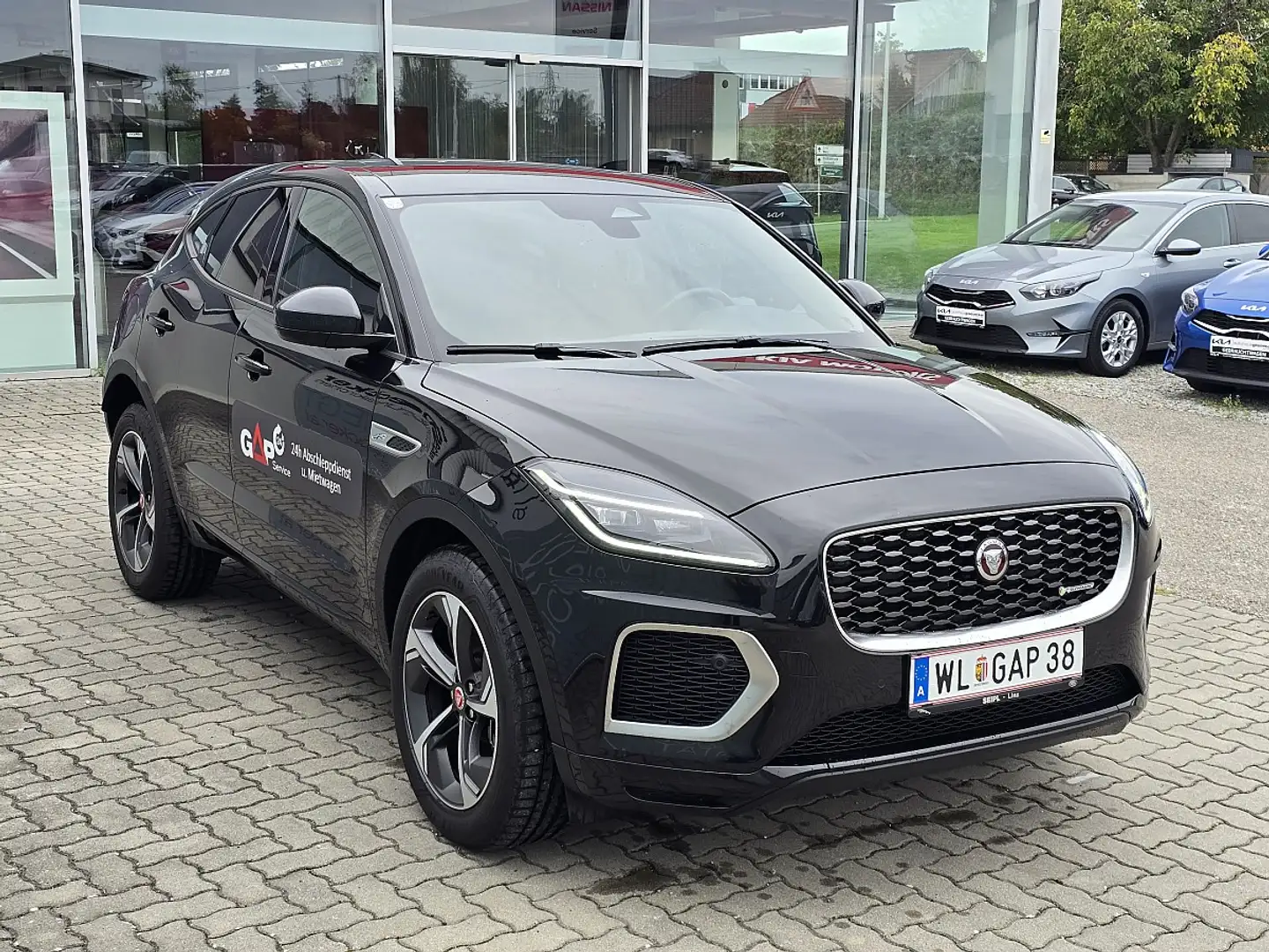 Jaguar E-Pace 2.0I4 P200 AWD R-Dynamic SE Aut. Schwarz - 2