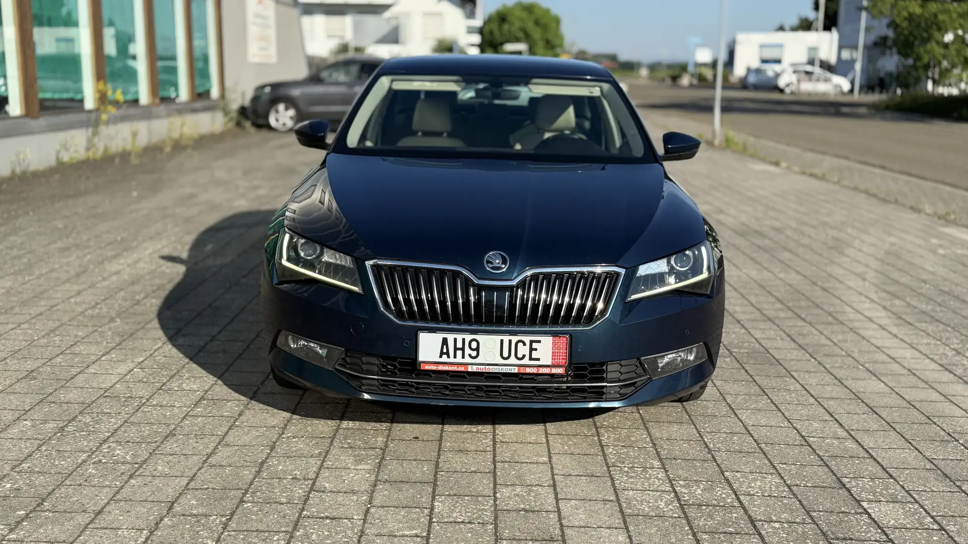 Skoda Superb 2.0 TDI DSG Style Blau - 1