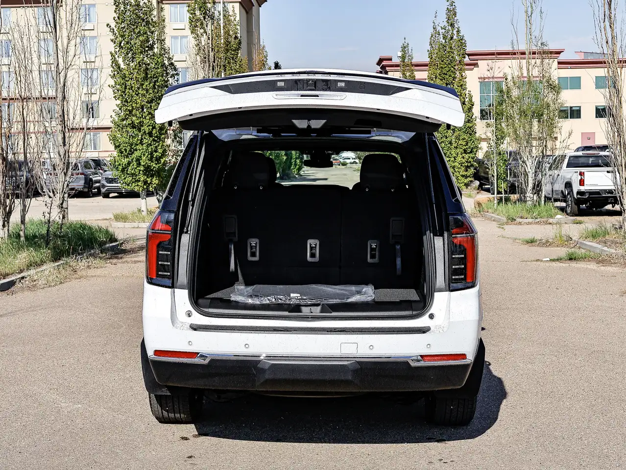 Chevrolet Tahoe снимка Chevrolet Tahoe
