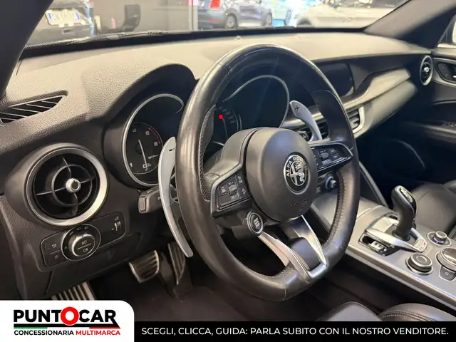 Alfa Romeo Stelvio view 5
