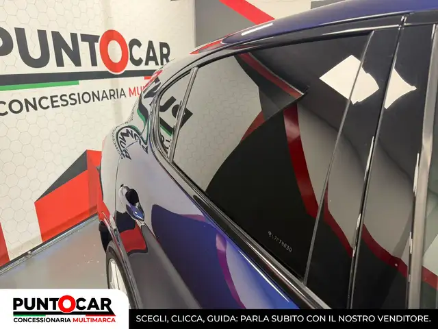Alfa Romeo Stelvio view 14