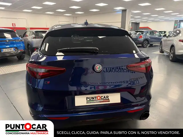 Alfa Romeo Stelvio view 16