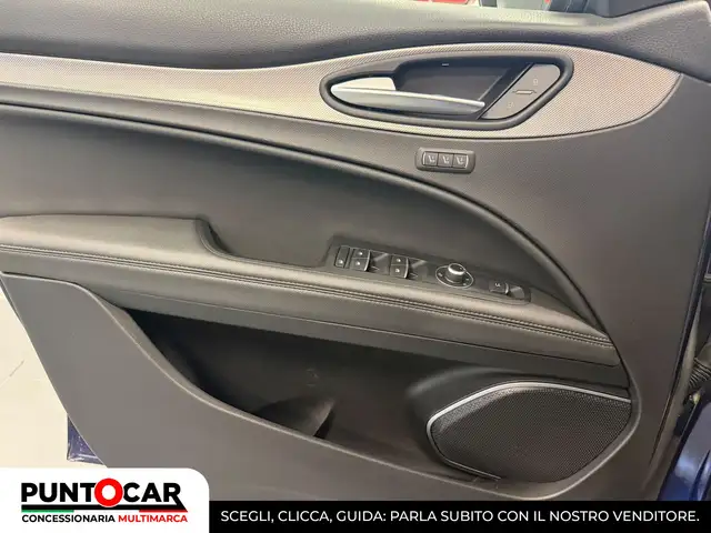 Alfa Romeo Stelvio view 18