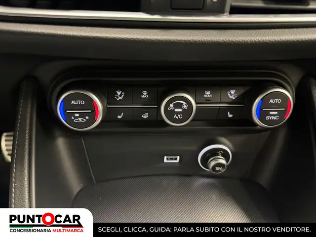 Alfa Romeo Stelvio view 13