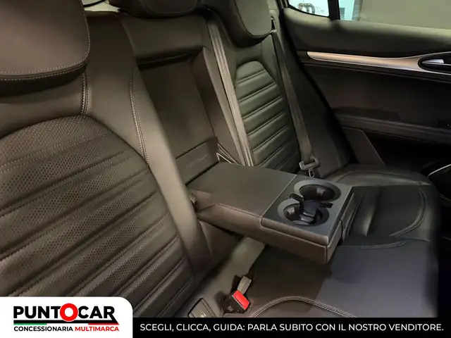 Alfa Romeo Stelvio view 9