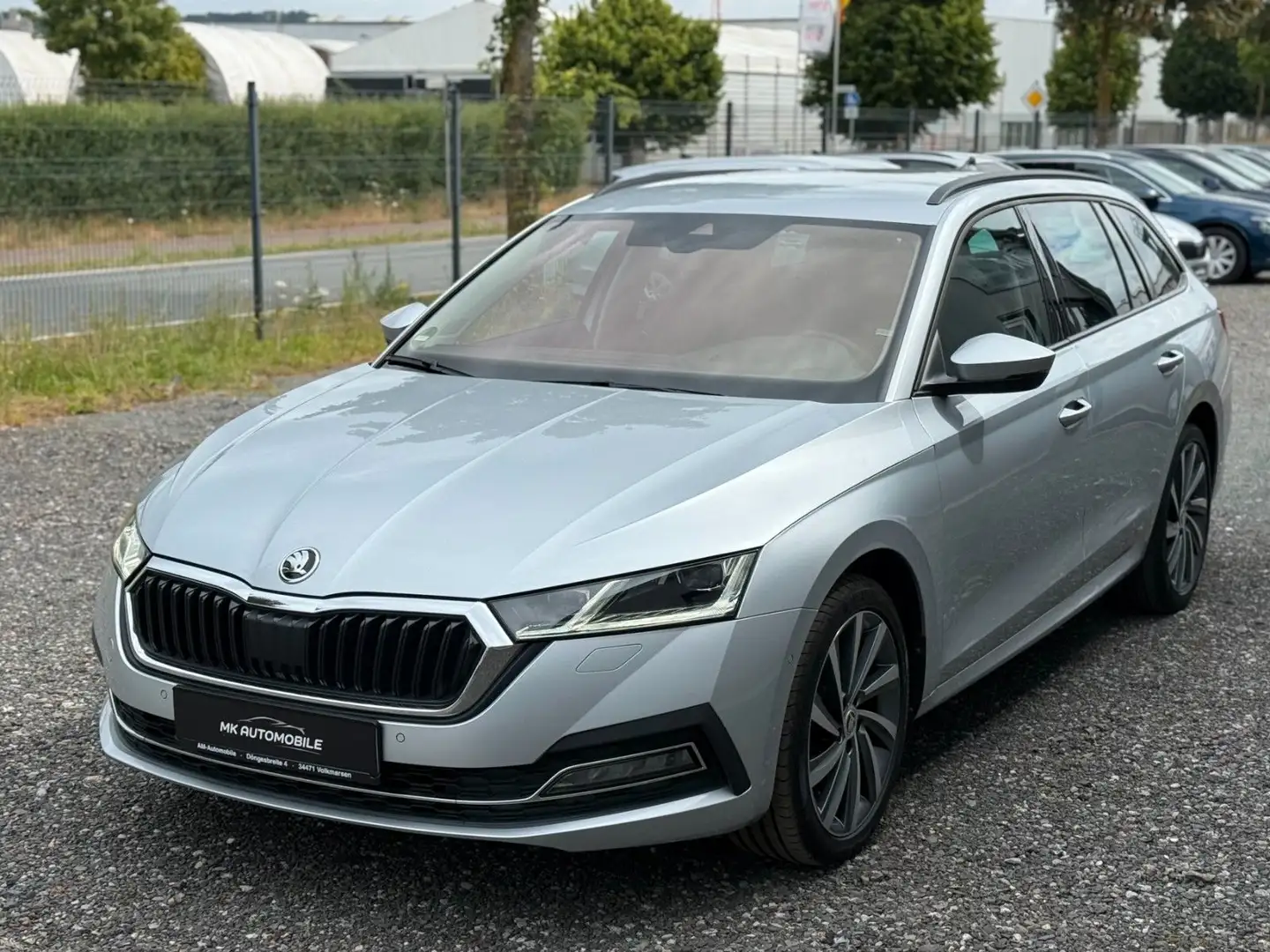 Skoda Octavia First Edition 2.0 DSG*ACC*MATRIX*HUD*RFK Silber - 2