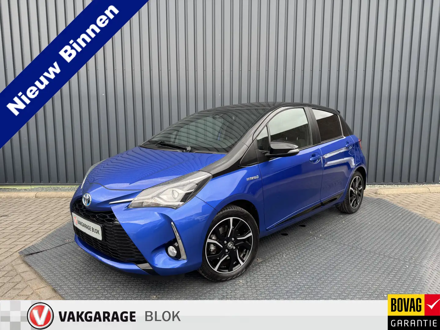 Toyota Yaris 1.5 Hybrid Bi-Tone Plus | Pano dak | PDC achter | Blauw - 1