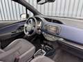 Toyota Yaris 1.5 Hybrid Bi-Tone Plus | Pano dak | PDC achter | Blauw - thumbnail 4