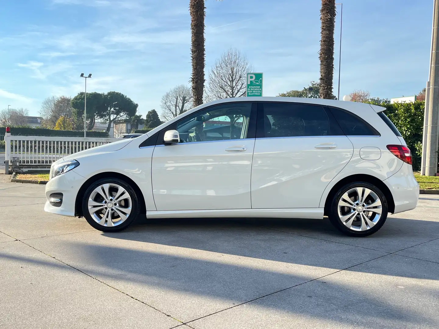 Mercedes-Benz B 180 - T246 d (cdi) Premium auto FL E6 Ok Neopatentati Bianco - 2